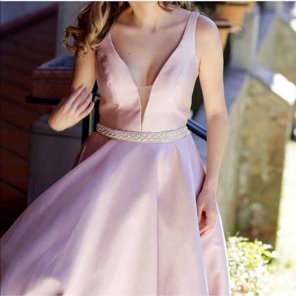 Evening gown / Swarovski crystals embroidered - Picture 1 of 1